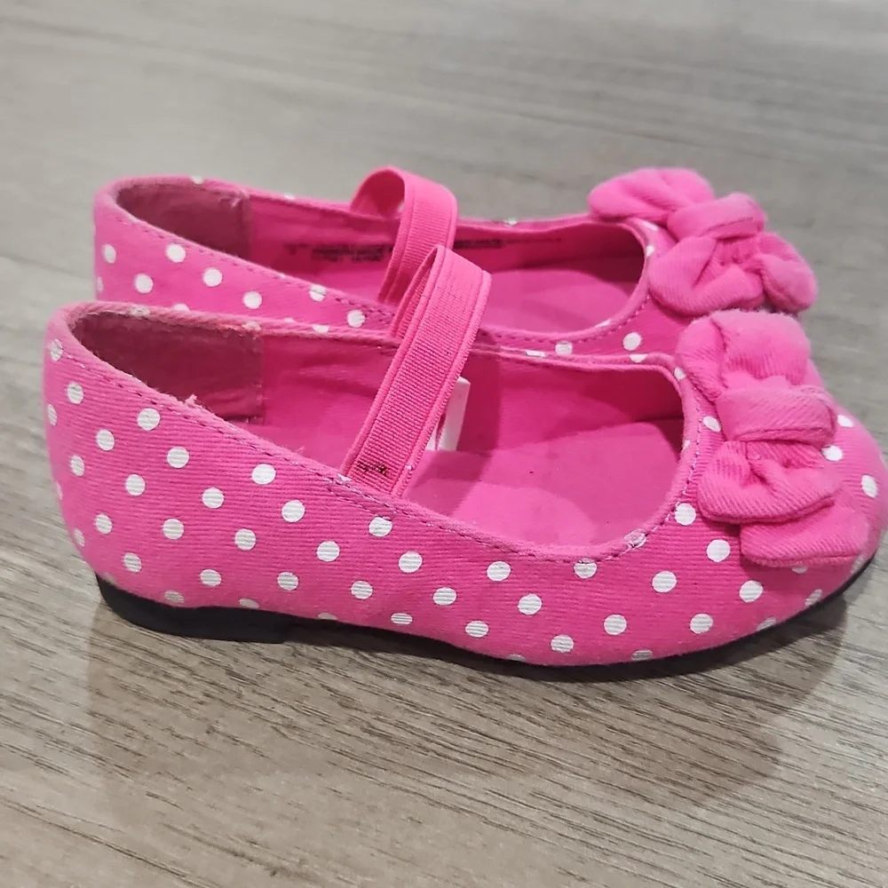 Place Pink Polka Dot Kids Shoes with Bow size 5